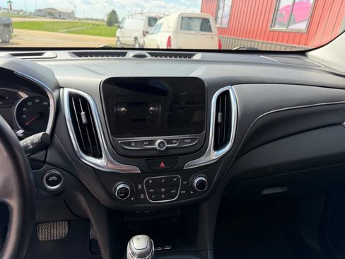 Used 2021 Chevrolet Equinox Premier AWD/4WD image 12