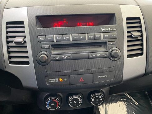 Used 2009 Mitsubishi Outlander SE image 35