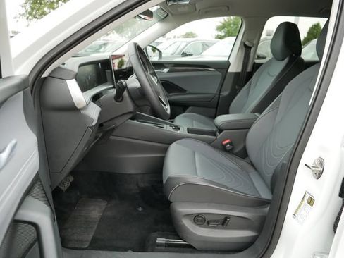 Certified 2026 Volkswagen Tiguan SE AWD/4WD image 13