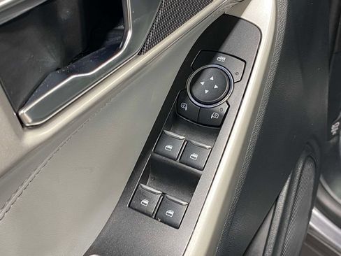 Used 2021 Ford Explorer XLT w/ Equipment Group 202A AWD/4WD image 21