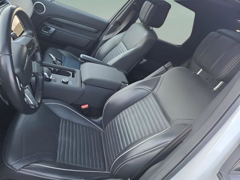 Used 2023 Land Rover Discovery S R-Dynamic image 8