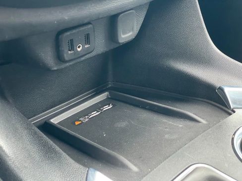 Used 2023 Chevrolet Traverse LT image 24