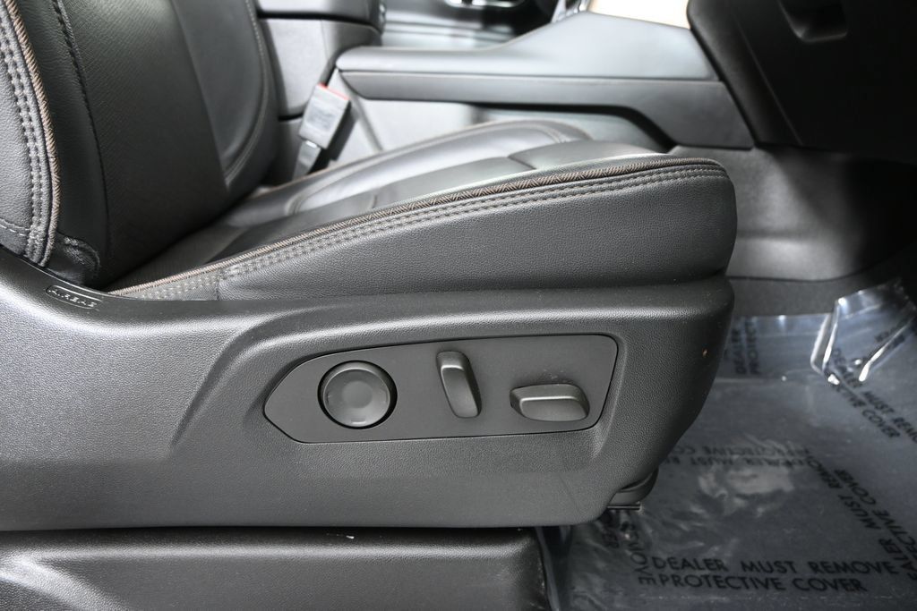 Used 2024 Chevrolet Tahoe High Country AWD/4WD image 14