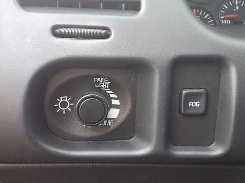 Used 2004 Chevrolet Monte Carlo SS w/ Dale Earnhardt Jr. Package image 10