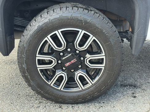 Used 2022 GMC Sierra 2500 AT4 w/ AT4 Premium Plus Package AWD/4WD image 40
