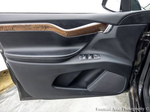 Used 2021 Tesla Model X Long Range image 37