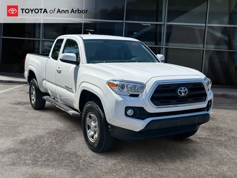 Used 2016 Toyota Tacoma SR5 RWD image 1