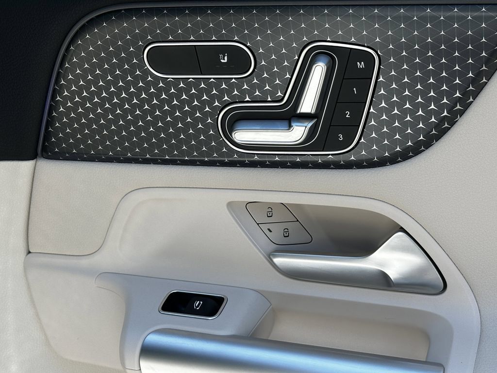Certified 2025 Mercedes-Benz GLA 250 4MATIC image 17