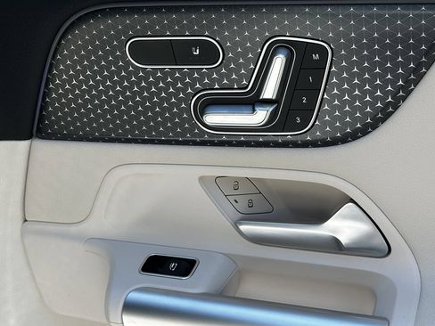 Certified 2025 Mercedes-Benz GLA 250 4MATIC image 17