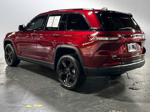 Used 2023 Jeep Grand Cherokee Altitude AWD/4WD image 5