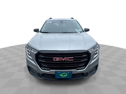 Used 2023 GMC Terrain SLE w/ Driver Convenience Package image 3