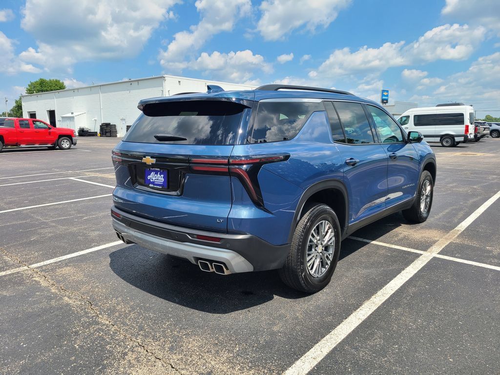 Used 2024 Chevrolet Traverse LT FWD image 7