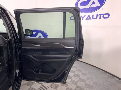 Used 2023 Jeep Grand Cherokee L Limited RWD image 36