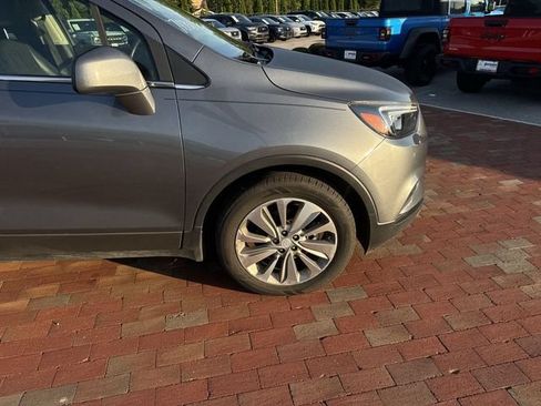 Used 2020 Buick Encore Preferred w/ Safety Package FWD image 17