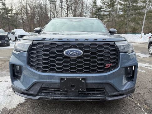 Used 2025 Ford Explorer ST image 4