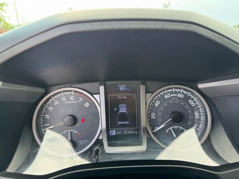 Used 2016 Toyota Tacoma Limited image 16