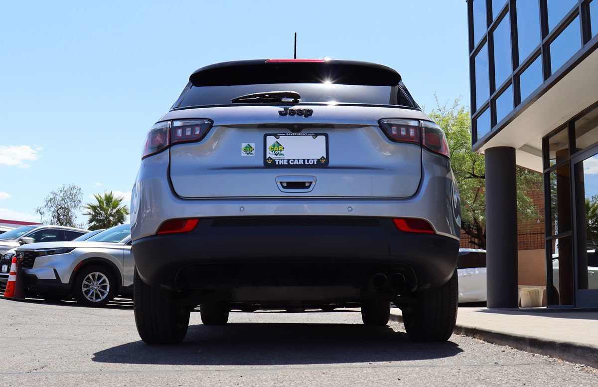Used 2020 Jeep Compass Latitude FWD image 12