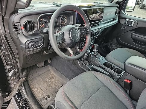 Used 2024 Jeep Gladiator Rubicon w/ Convenience Group AWD/4WD image 9