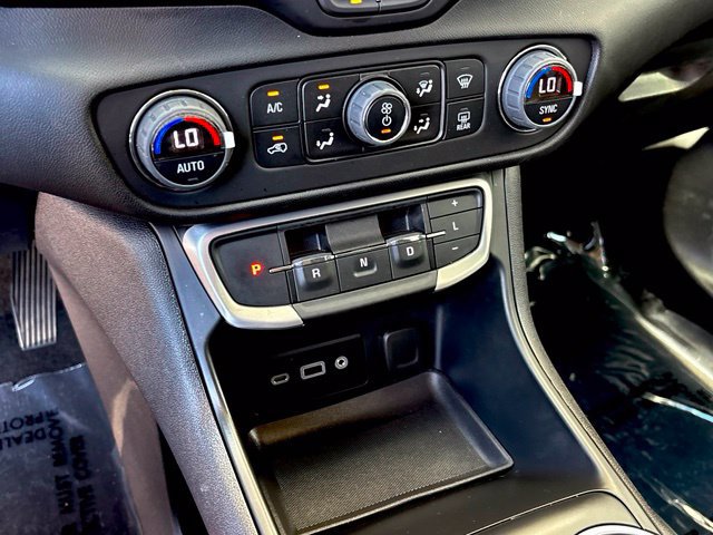 Used 2024 GMC Terrain SLE w/ Driver Convenience Package FWD image 22