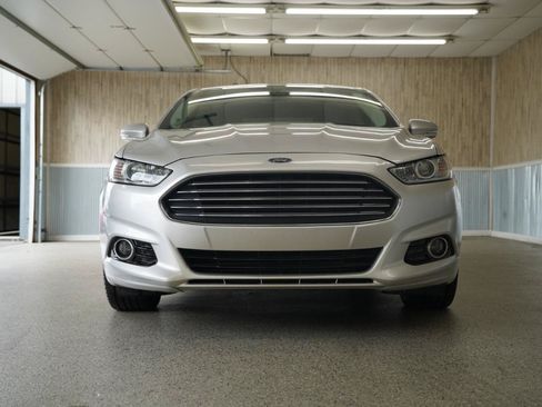 Used 2016 Ford Fusion Titanium FWD image 2