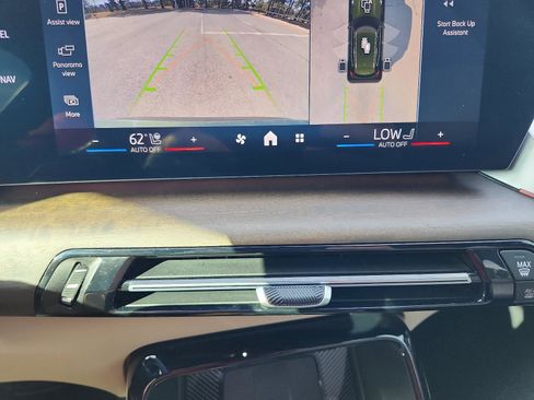 Used 2025 BMW X1 xDrive28i w/ Technology Package image 18