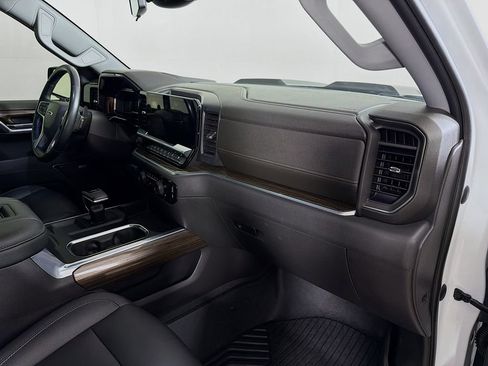 Used 2022 Chevrolet Silverado 1500 LT Trail Boss w/ LT Trail Boss Premium Package AWD/4WD image 27