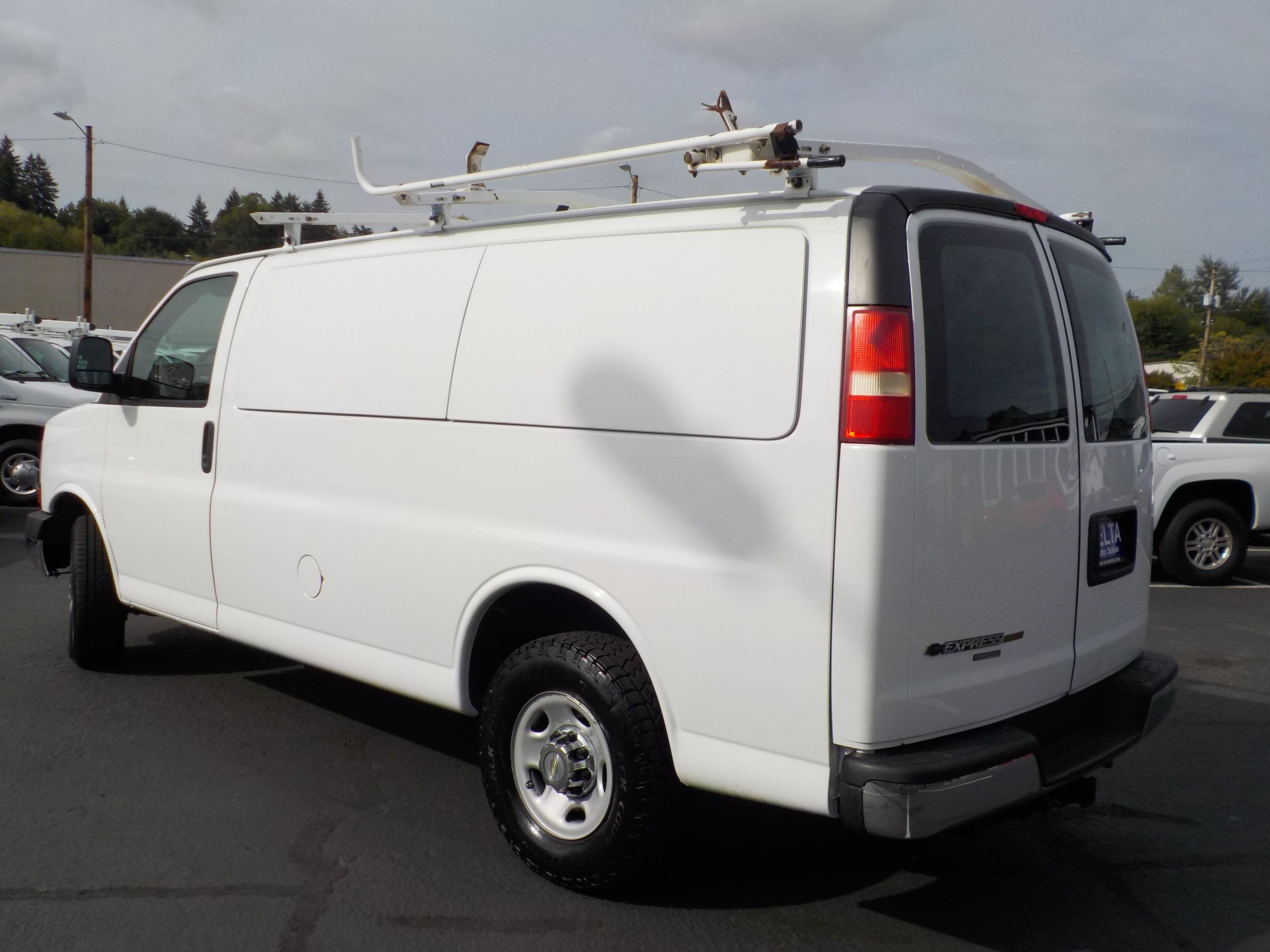 Used 2014 Chevrolet Express 2500 w/ Express Access Plus Package RWD image 10