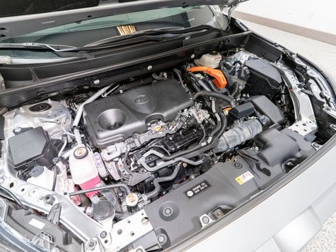 Used 2022 Toyota RAV4 LE image 30