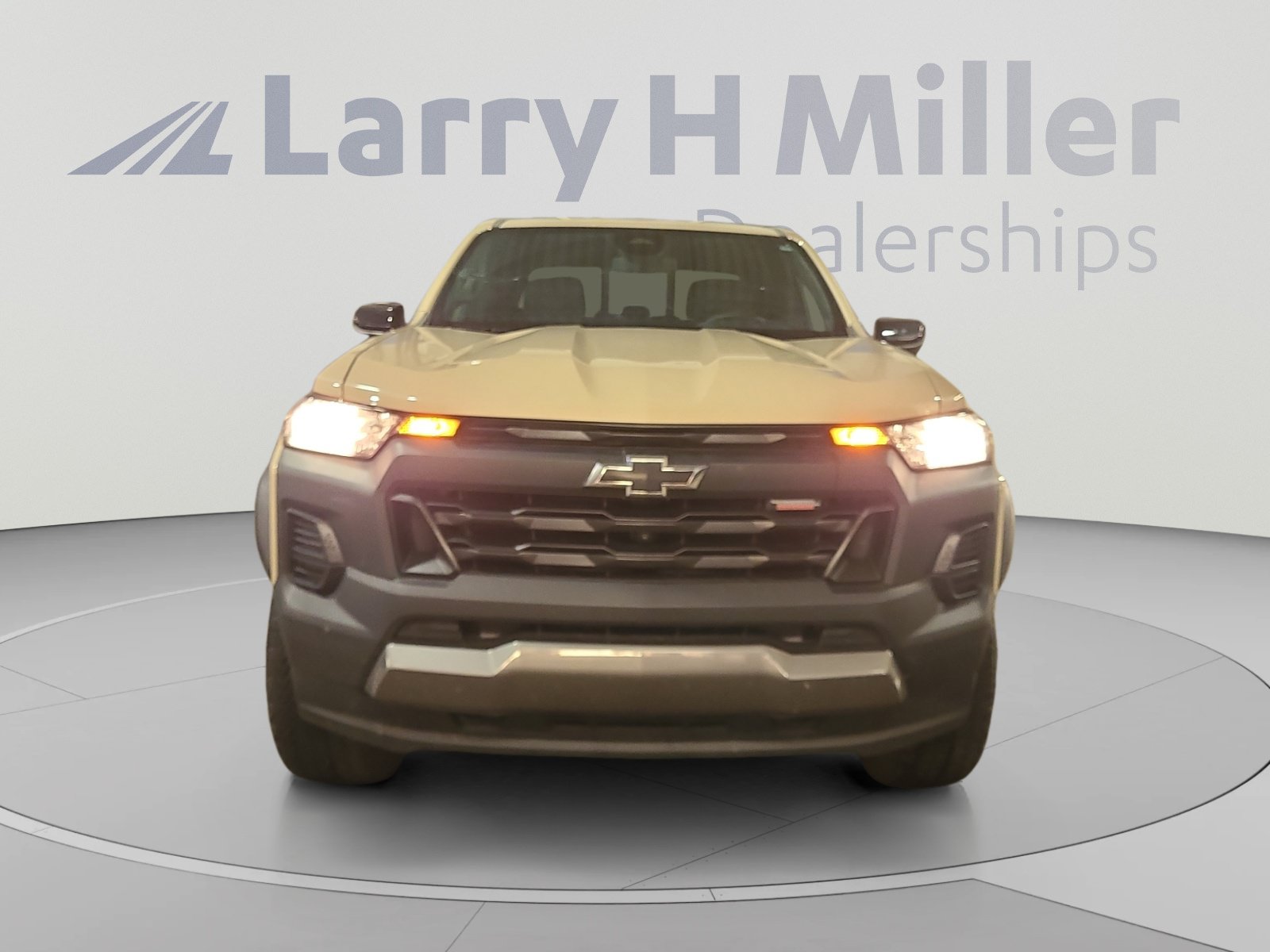 Used 2024 Chevrolet Colorado Trail Boss w/ Technology Package AWD/4WD image 8