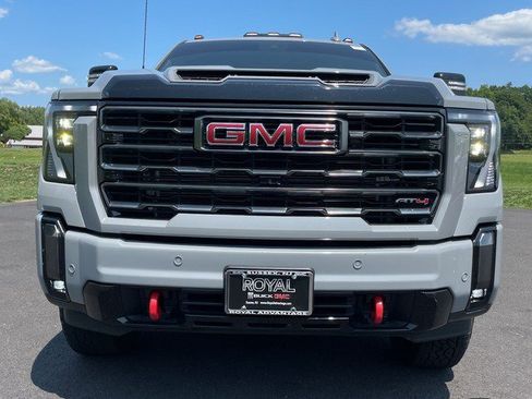 Used 2024 GMC Sierra 2500 AT4 w/ AT4 Premium Plus Package AWD/4WD image 8