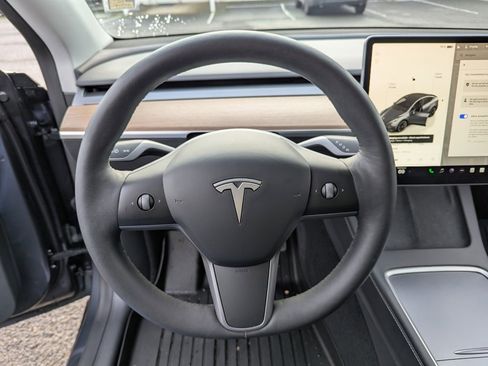 Used 2022 Tesla Model Y Long Range image 13