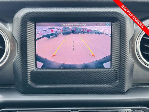 Used 2020 Jeep Wrangler Unlimited Sahara image 5