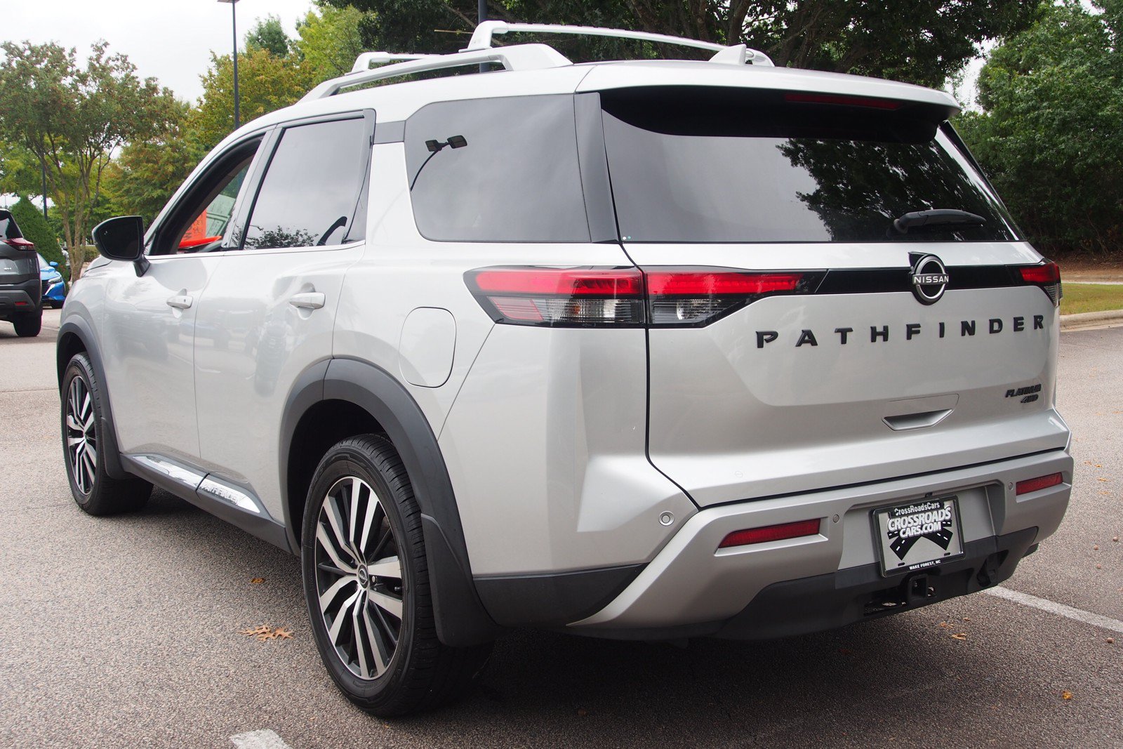 Used 2024 Nissan Pathfinder Platinum AWD/4WD image 5