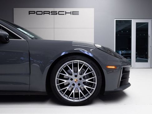 Certified 2025 Porsche Panamera image 11