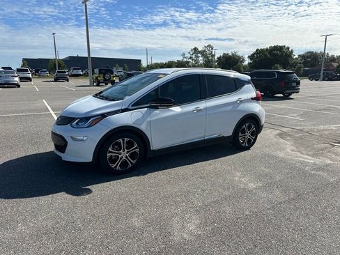 Used 2020 Chevrolet Bolt Premier w/ Infotainment Package FWD image 12