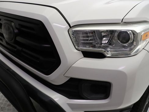 Certified 2018 Toyota Tacoma SR image 3