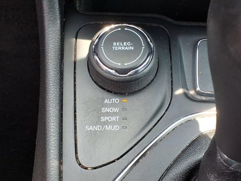 Used 2020 Jeep Cherokee Latitude Lux w/ Quick Order Package 26H Lux AWD/4WD image 15