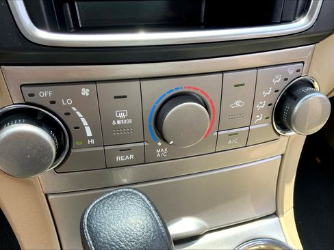 Used 2013 Toyota Highlander Plus image 34