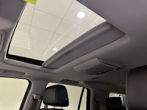 Used 2017 GMC Yukon SLT w/ Open Road Package AWD/4WD image 18