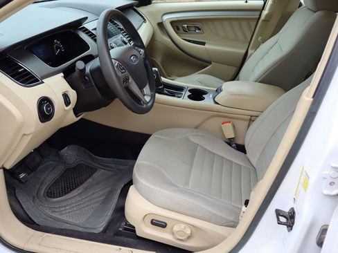 Used 2018 Ford Taurus SE FWD image 14