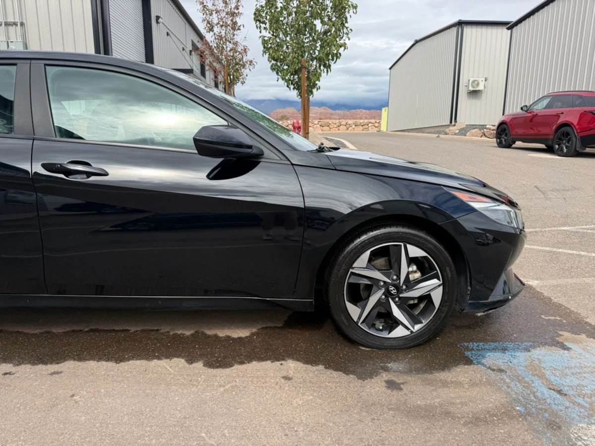Used 2023 Hyundai Elantra SEL w/ Convenience Package FWD image 10