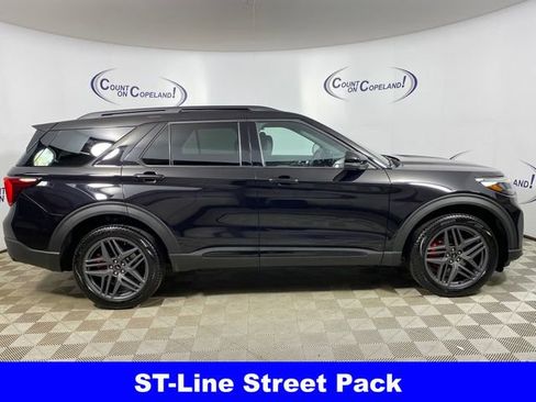 Used 2025 Ford Explorer ST-Line w/ ST-Line Street Pack image 8