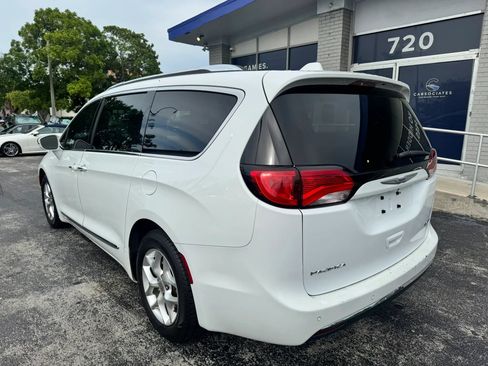 Used 2020 Chrysler Pacifica Limited FWD image 5
