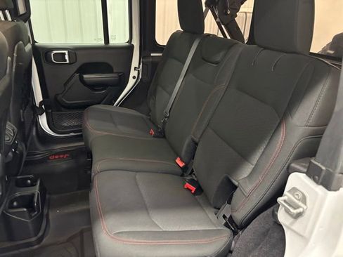 Used 2021 Jeep Wrangler Unlimited Rubicon w/ Cold Weather Group AWD/4WD image 10