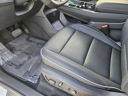 Used 2025 Buick Enclave Sport Touring image 4