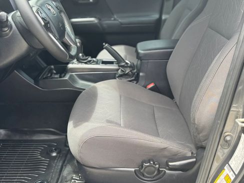 Used 2019 Toyota Tacoma TRD Sport w/ Technology Package AWD/4WD image 13