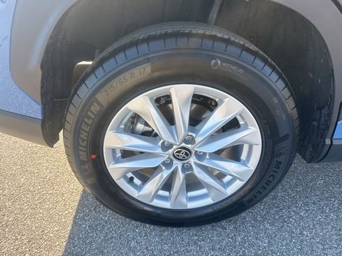 Used 2026 Toyota Corolla Cross LE image 14