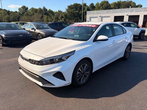 Used 2024 Kia Forte LXS FWD image 3