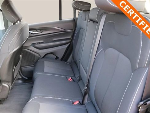 Used 2023 Jeep Grand Cherokee Laredo image 14