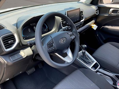New 2025 Hyundai Venue SE image 7